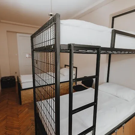 Party Zzz ホステル