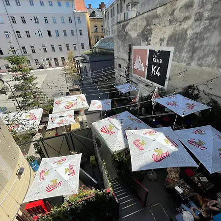 Hostel Party Zzz